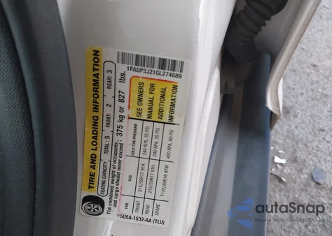 2016 Ford Focus Titanium z USA, uszkodzony, nr VIN 1FADP3J21GL274689